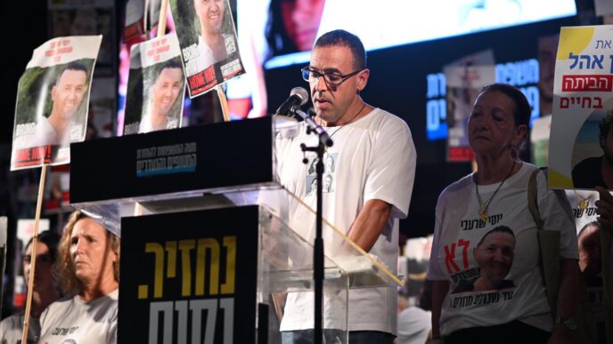 שורד השבי אלי שרעבי והשחקנית שני כהן ינחו את טקס המשפחות ב-7 באוקטובר