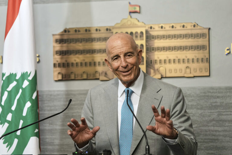 השליח האמריקני טום ברק בביירות (צילום: AP Photo/Bilal Hussein)