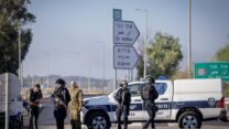 כוחות המשטרה והצבא סמוך לקיבוץ אור הנר שבעוטף עזה ב-7 באוקטובר 2023 (צילום: נתי שוחט/פלאש90)