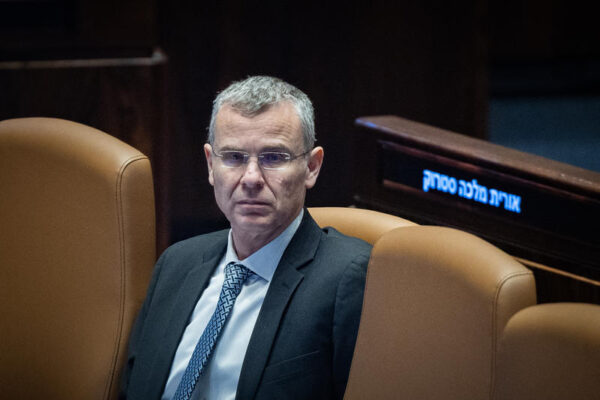 שר המשפטים יריב לוין בכנסת (צילום ארכיון: יונתן זינדל / פלאש 90)