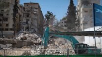 נזק מפגיעת טיל איראני ברחובות (צילום: דוד טברסקי)