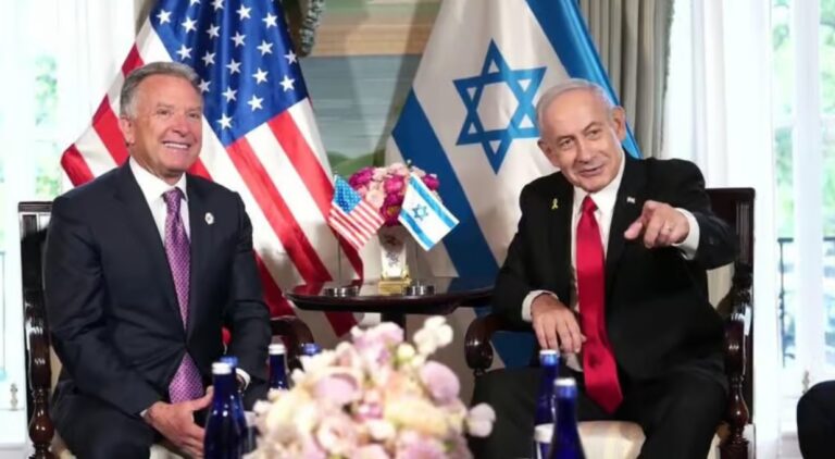 ראש הממשלה נתניהו ושליח ארצות הברית למזרח התיכון סטיב וויטקוף, לפני הפגישה עם טראמפ בבית הלבן (צילום: איתי בית-און/ לע"מ)