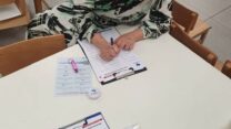 עובדת 'יובל חינוך' מצטרפת להסתדרות (צילום: דוברות ההסתדרות)