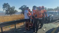 זירת תאונת הדרכים הקטלנית בכביש 77 ׁסמוך לטבריה (צילום: דוברות איחוד הצלה)