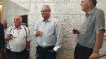 יו"ר מרכז CIMI היוצא ארנון מנטבר, ממלא מקום היו"ר ארנון איקן והיו"ר הנכנס פיני אביבי (צילום: CIMI)