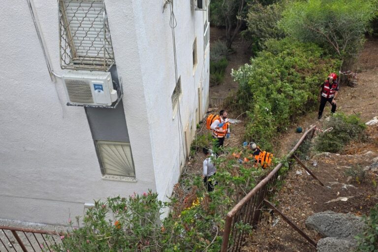 תאונת העבודה בחיפה (צילום: דוברות איחוד הצלה – מחוז צפון)