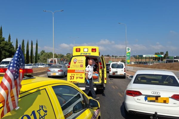 זירת אירוע הדריסה סמוך לבית ליד (צילום: דוברות מד״א)