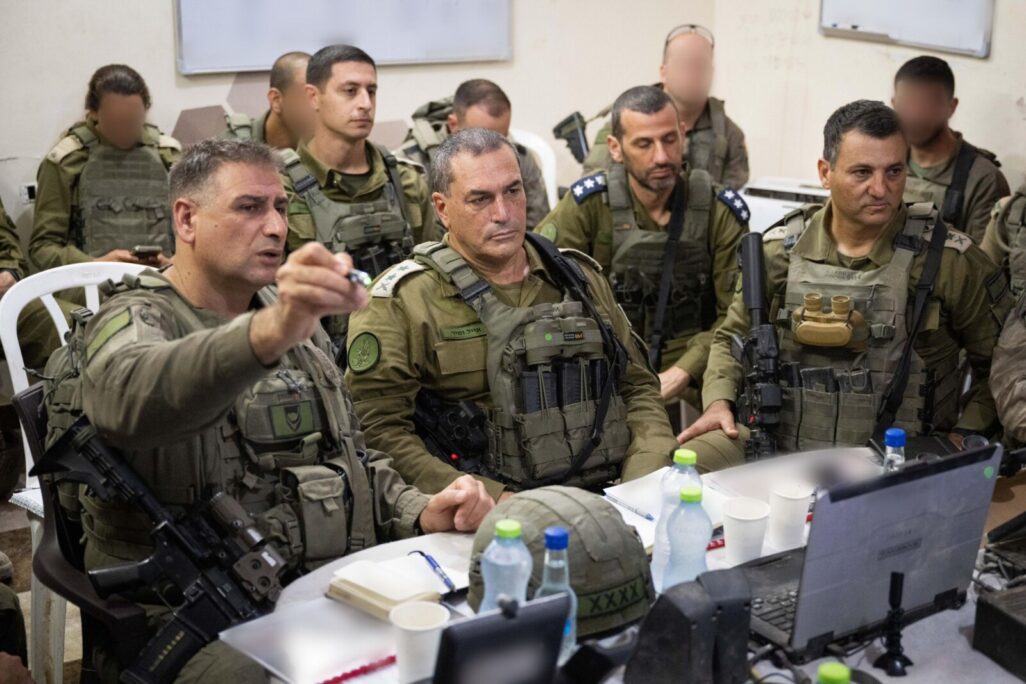 הרמטכ"ל אייל זמיר ברצועת עזה (צילום: דובר צה"ל) הרמטכ"ל אייל זמיר ברצועת עזה (צילום: דובר צה"ל)
