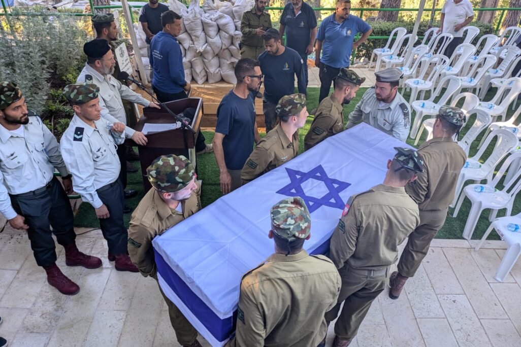 הלוויתו של סמ"ר מאיר שמעון עמר בהר הרצל (צילום: ניצן צבי כהן) הלוויתו של סמ"ר מאיר שמעון עמר בהר הרצל (צילום: ניצן צבי כהן)