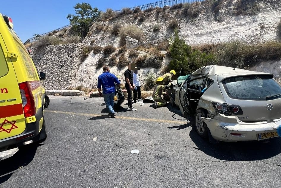 זירת התאונה בירושלים (צילום: מד"א מבצעי)