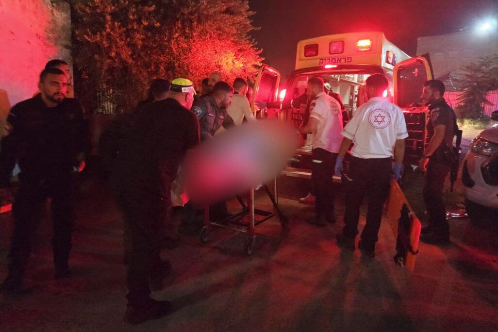 זירת הרצח בלוד, 12 ביולי 2025 (צילום: מד"א)