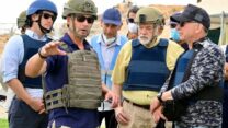 שגריר ארצות הברית בישראל מייק האקבי ביקר ברצועת עזה לצד שליחו של טראמפ, סטיב וויטקוף (צילום: רשתות חברתיות, ס' 27א)