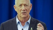 יו"ר כחול לבן, ח"כ בני גנץ, נואם במסיבת עיתונאים בתל אביב (צילום: טל גל/Flash90)