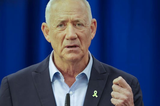 יו"ר כחול לבן, ח"כ בני גנץ, נואם במסיבת עיתונאים בתל אביב (צילום: טל גל/Flash90)