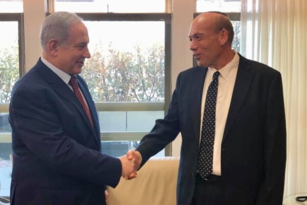 מבקר המדינה מתניהו אנגלמן וראש הממשלה בנימין נתניהו (צילום: מתוך עמוד הפייסבוק של נתניהו)