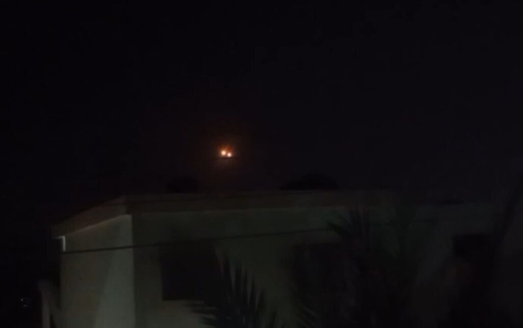 כלי טיס באזור כיסווה שבפרברי דמשק (צילום: מתוך רשתות חברתיות, שימוש לפי סעיף 27א' לחוק זכויות יוצרים) כלי טיס באזור כיסווה שבפרברי דמשק (צילום: מתוך רשתות חברתיות, שימוש לפי סעיף 27א' לחוק זכויות יוצרים)