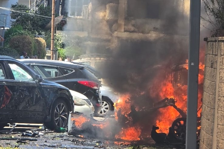 זירת פיצוץ הרכב ביפו (צילום: כבאות והצלה) זירת פיצוץ הרכב ביפו (צילום: כבאות והצלה)