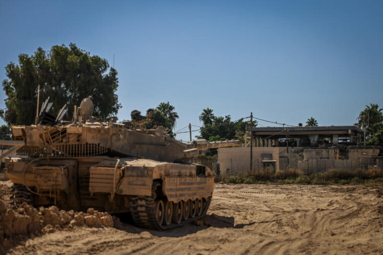 טנק ליד קיבוץ נחל עוז, יולי 2024 (צילום: חיים גולדברג/פלאש90)