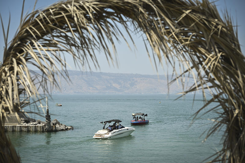 סירות שטות בכנרת (צילום: מיכאל גלעדי/פלאש90) סירות שטות בכנרת (צילום: מיכאל גלעדי/פלאש90)