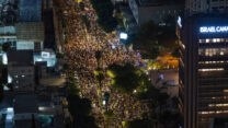 רבבות רבות בעצרת בכיכר החטופים - 26 באוגוסט 2026 (צילום: חיים גולדברג/פלאש90)
