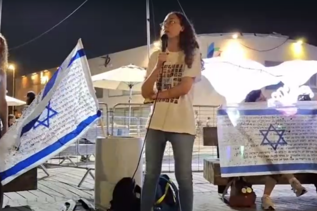 נופר בוכשטב, אחות החטוף יגב ז"ל שנרצח בעזה, במשמרת 101 בנמל תל אביב (צילום מסך, משמרת 101)