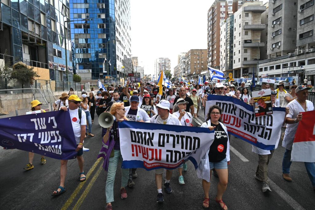 צעדת צוותי מערך הבריאות  "החלוקים הלבנים" ברמת גן (צילום: אוריאל אבן ספיר)