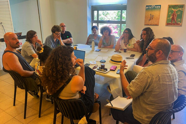 כנס חירום של איגוד האוצרים במוזיאון נחום גוטמן לאומנות (צילום: אלעד ירון)