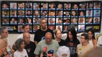 יו"ר ההסתדרות ארנון בר דוד בכיכר החטופים (צילום: דוד טברסקי)