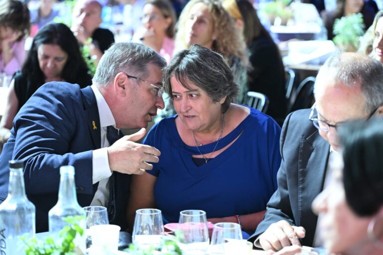 שר החינוך יואב קיש ומזכ״לית הסתדרות המורים יפה בן דויד בכנס איגוד מנהלי החינוך ברשויות המקומיות (צילום: רן אליהו)