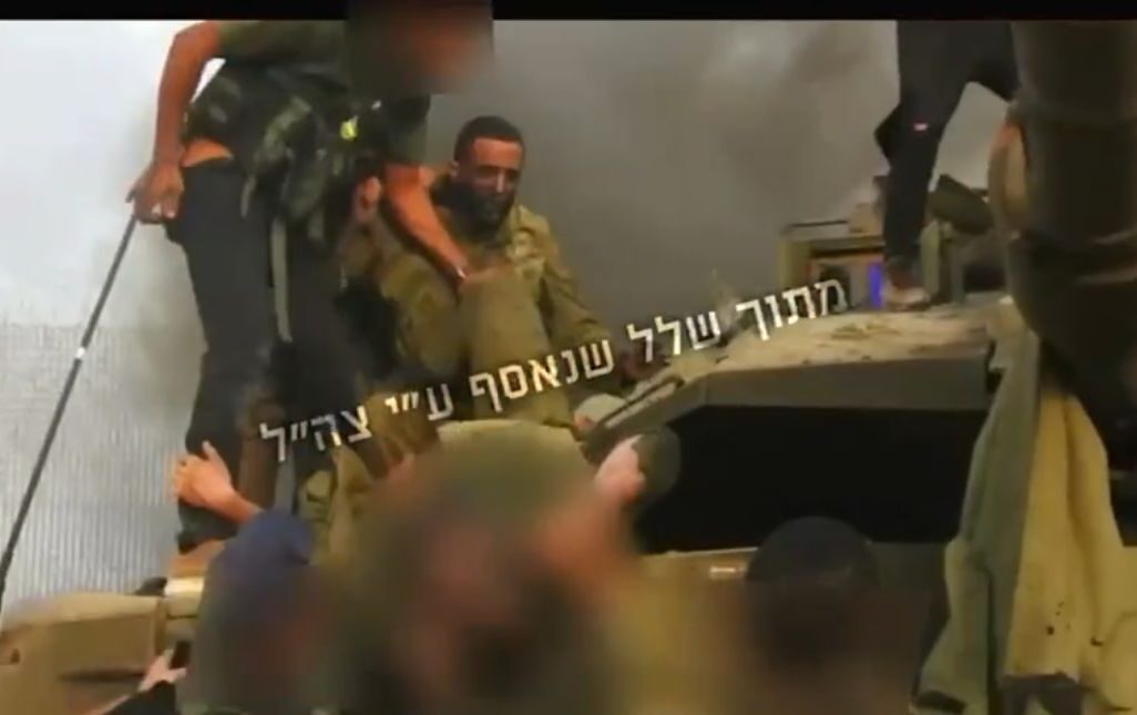 רגעי חטיפתו של נמרוד כהן ב-7 באוקטובר מגבול הרצועה (צילום: דובר צה״ל) רגעי חטיפתו של נמרוד כהן ב-7 באוקטובר מגבול הרצועה (צילום: דובר צה״ל)