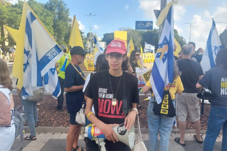 איילת אניסמן. "אני חוששת שהחטופים החיים ימותו והחטופים החללים ייעלמו" (צילום: מיכל מרנץ)
