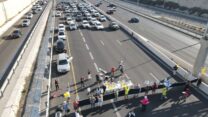 כביש 6 נחסם על ידי משפחות החטופים (צילום: צביקה גולן)