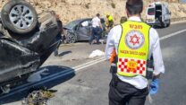 חובש מד"א בתאונת דרכים קטלנית בכביש 611, 20 באוגוסט 2025 (צילום: תיעוד מבצעי מד"א)