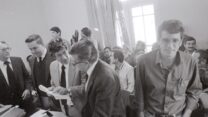 דיון בבית הדין האזורי לעבודה בתל אביב, 1982 (צילום: נווה קים, ארכיון דן הדני, האוסף הלאומי לתצלומים על שם משפחת פריצקר, הספרייה הלאומית)