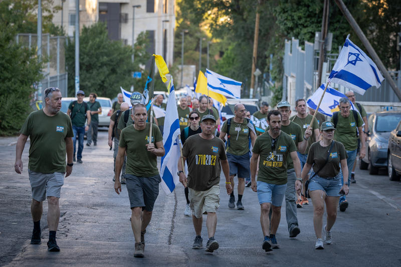 ארגון משרתי המילואים אחים לנשק בהפגנה למען החטופים ביום השיבושים בירושלים (צילום: חיים גולדברג, פלאש90) ארגון משרתי המילואים אחים לנשק בהפגנה למען החטופים ביום השיבושים בירושלים (צילום: חיים גולדברג, פלאש90)