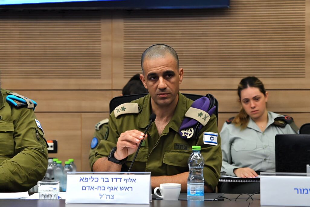 ראש אגף כוח אדם בצה"ל, אלוף דדו בר כליפא, בדיון בוועדה לביקורת המדינה (צילום: אור גואטה)