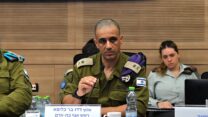 ראש אגף כוח אדם בצה"ל, אלוף דדו בר כליפא, בדיון בוועדה לביקורת המדינה (צילום: אור גואטה)