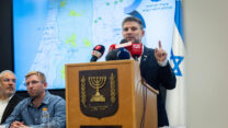 ר בצלאל סמוטריץ' במסיבת עיתונאים עם ראשי ערים של התנחלויות באזורי יו"ש, במשרד האוצר בירושלים (צילום: יונתן זינדל, Flash90)
