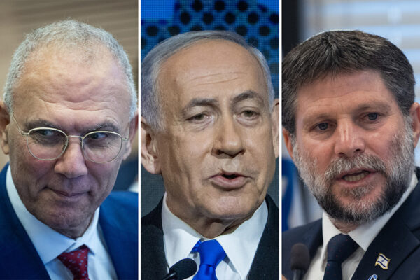 שר האוצר בצלאל סמוטריץ', ראש הממשלה בנימין נתניהו ומנכ"ל משרד רה"מ יוסי שלי (צילומים: פלאש90)