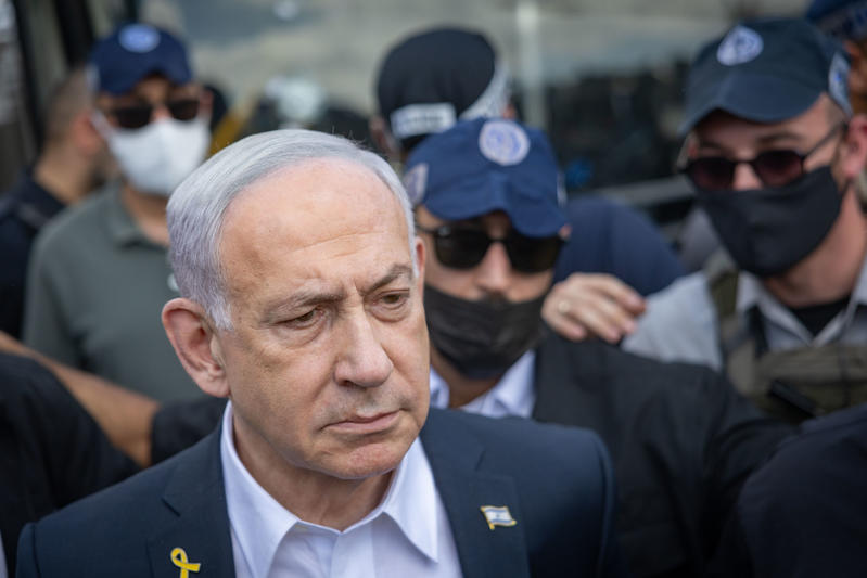 ראש הממשלה בנימין נתניהו בזירת הפיגוע בצומת רמות שבירושלים (צילום: חיים גולדברג, פלאש90) ראש הממשלה בנימין נתניהו בזירת הפיגוע בצומת רמות שבירושלים (צילום: חיים גולדברג, פלאש90)