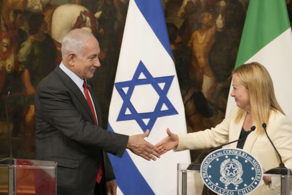 ראש ממשלת איטליה ג'ורג'יה מלוני עם ראש הממשלה בנימין נתניהו בביקור ברומא, מרץ 2023 (צילום: AP Photo/Andrew Medichini)