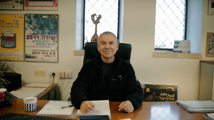 אפי בניה, המנהל האומנותי של פסטיבל הולגאב. "אני מאמין שראפרים וזמרי היפ הופ יכולים באופן טבעי להגיע לקהל הצעיר" (צילום: גיא זגרון)