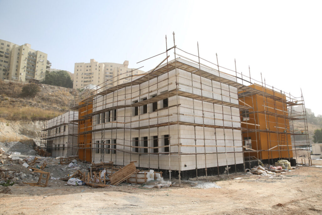 בניית בית ספר לבנות וגני חינוך מיוחד בצפת (תמונת ארכיון: דוד כהן/פלאש90) בניית בית ספר לבנות וגני חינוך מיוחד בצפת (תמונת ארכיון: דוד כהן/פלאש90)