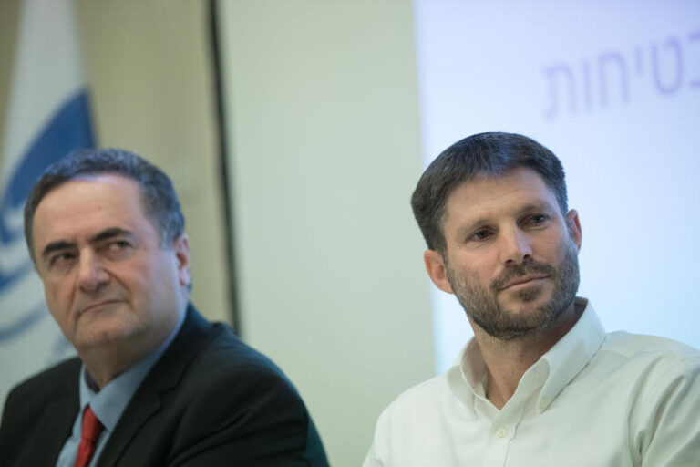 שר האוצר בצלאל סמוטריץ' ושר הביטחון ישראל כ"ץ (צילום: נועם רבקין פנטון/פלאש90)