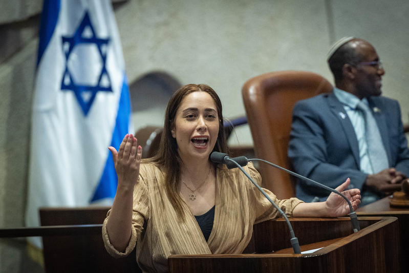 השרה לשוויון חברתי מאי גולן נואמת בכנסת, יולי 2025 (צילום: יונתן זינדל/פלאש90) השרה לשוויון חברתי מאי גולן נואמת בכנסת, יולי 2025 (צילום: יונתן זינדל/פלאש90)