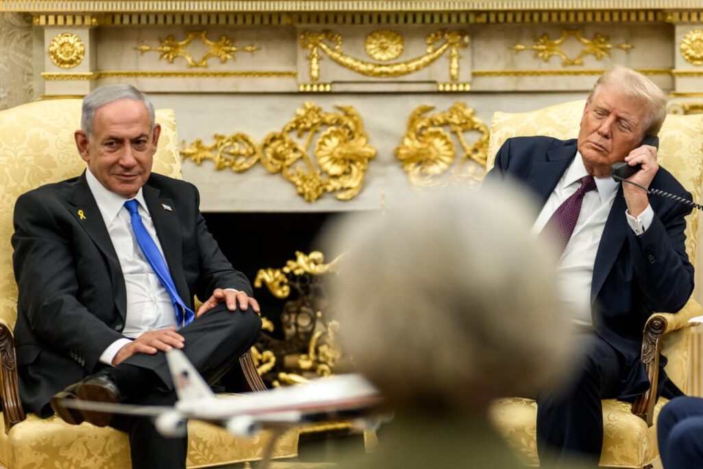 נשיא ארה"ב דונלד טראמפ וראש הממשלה בנימין נתניהו בפגישתם בבית הלבן (צילום: הבית הלבן) נשיא ארה"ב דונלד טראמפ וראש הממשלה בנימין נתניהו בפגישתם בבית הלבן (צילום: הבית הלבן)