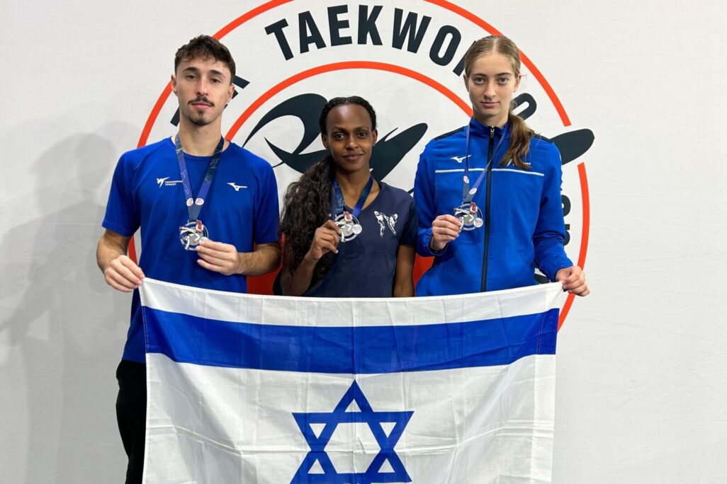 לוחמי הטאקוונדו הישראלים אריאל ויגדור (מימין), רבקה באייך וטום פשקובסקי (צילום: באדיבות איגוד הטאקוונדו) לוחמי הטאקוונדו הישראלים אריאל ויגדור (מימין), רבקה באייך וטום פשקובסקי (צילום: באדיבות איגוד הטאקוונדו)