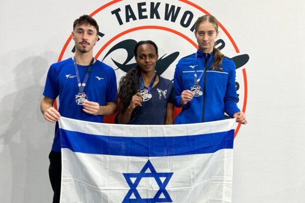 לוחמי הטאקוונדו הישראלים אריאל ויגדור (מימין), רבקה באייך וטום פשקובסקי (צילום: באדיבות איגוד הטאקוונדו)