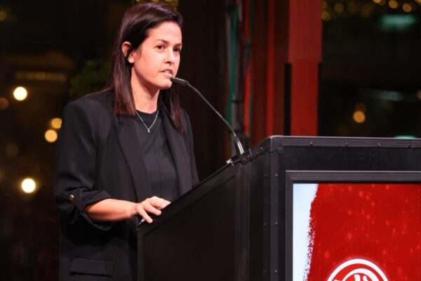 מנכ”לית מרכז הפועל, כנרת צדף, בטקס ההוקרה השנתי לספורטאים, מאמנים ומנהלים (צילום: מרכז הפועל)