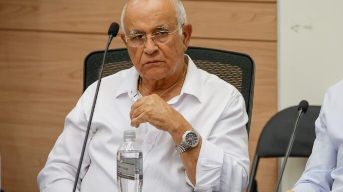 אביגדור קהלני בדיון ועדת החוץ והביטחון (צילום: נועם מושקוביץ/דוברות הכנסת)